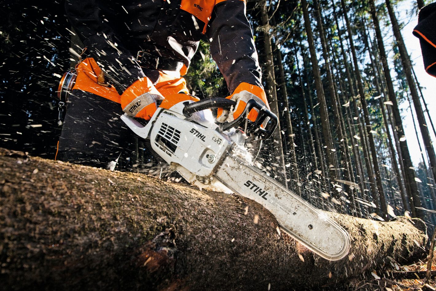 Stihl MS 201 C-M action 2
