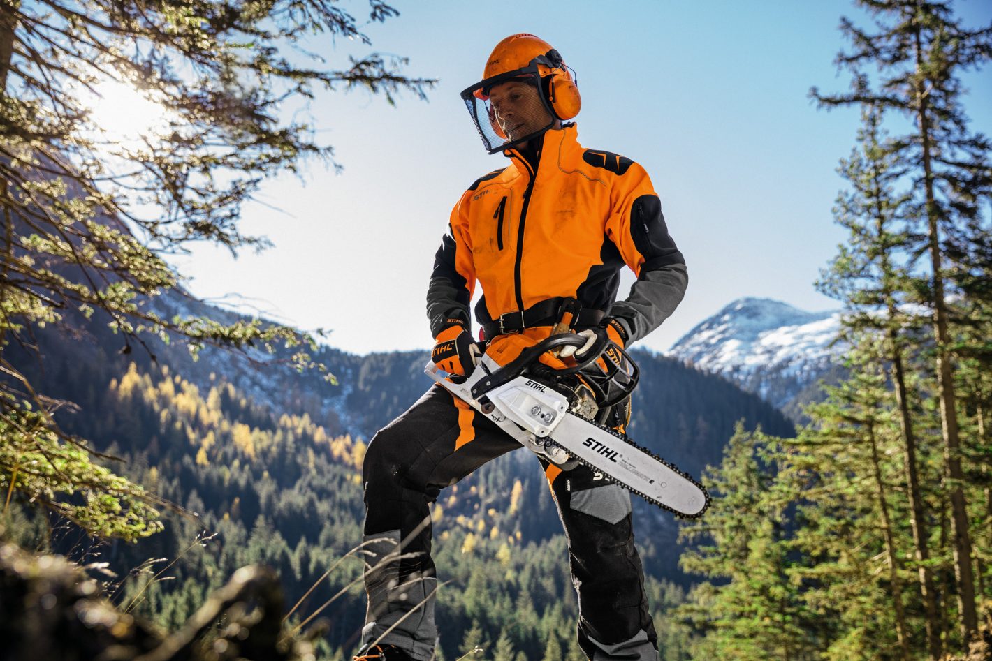 Stihl MS 261 C‑M petrol chainsaw action 2