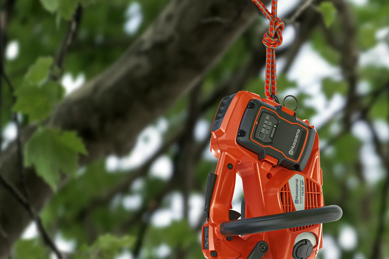 Husqvarna T535i XP Battery Chainsaw 30cm/12" Bar - Image 4