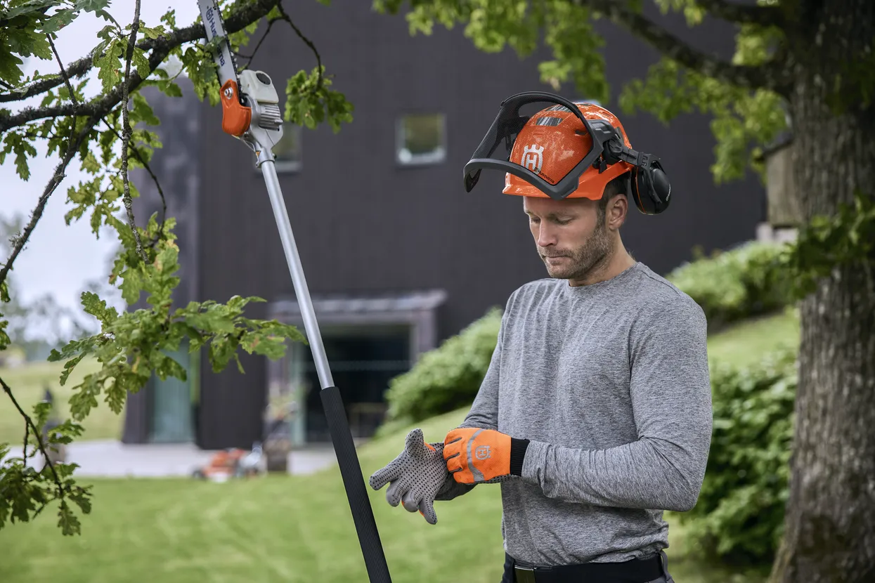 Husqvarna 530iP4 Battery Pole Pruner - Image 3