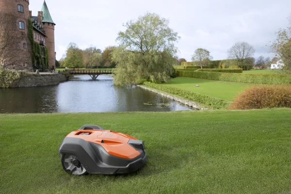 Husqvarna 520 in use on lawn