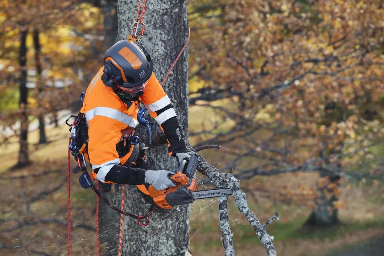 Husqvarna T525 action