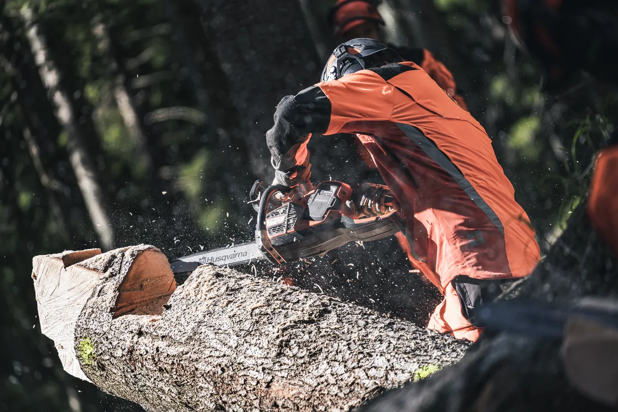 Husqvarna 540i XPG Battery Chainsaw 35cm/14" Bar - Image 3