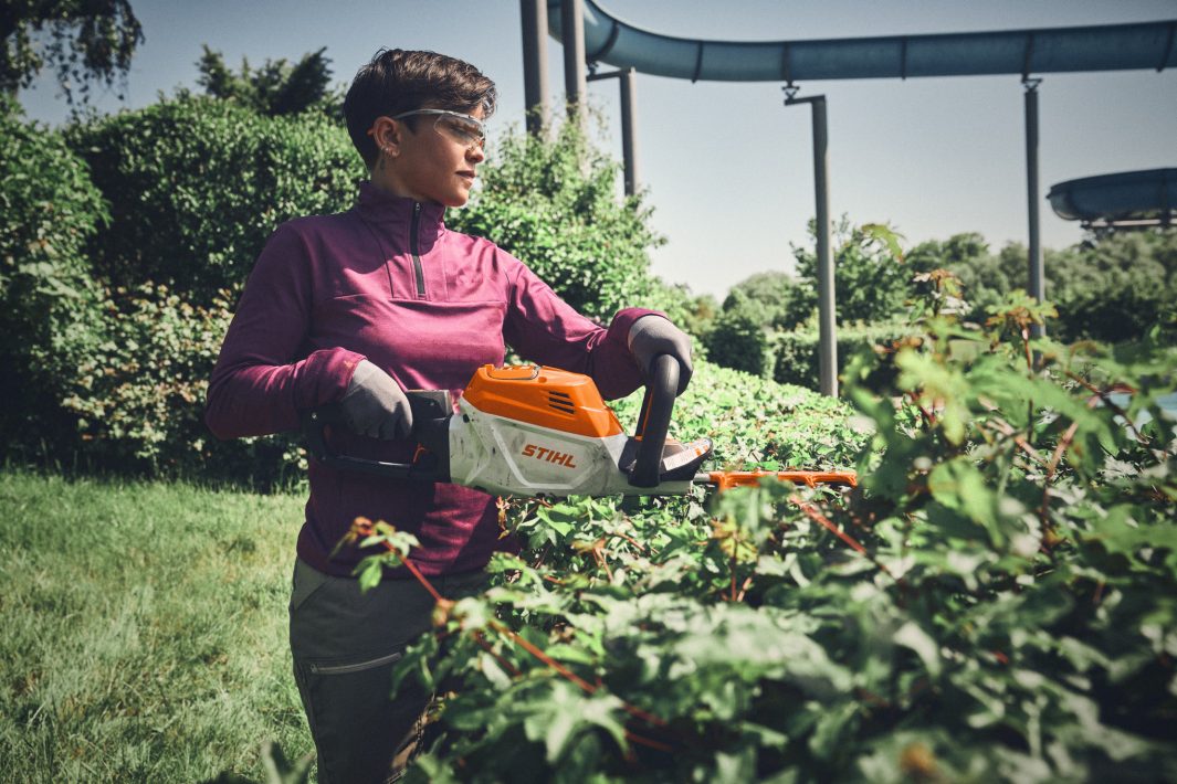 Stihl HSA 140 T Battery Hedge Trimmer - Image 5