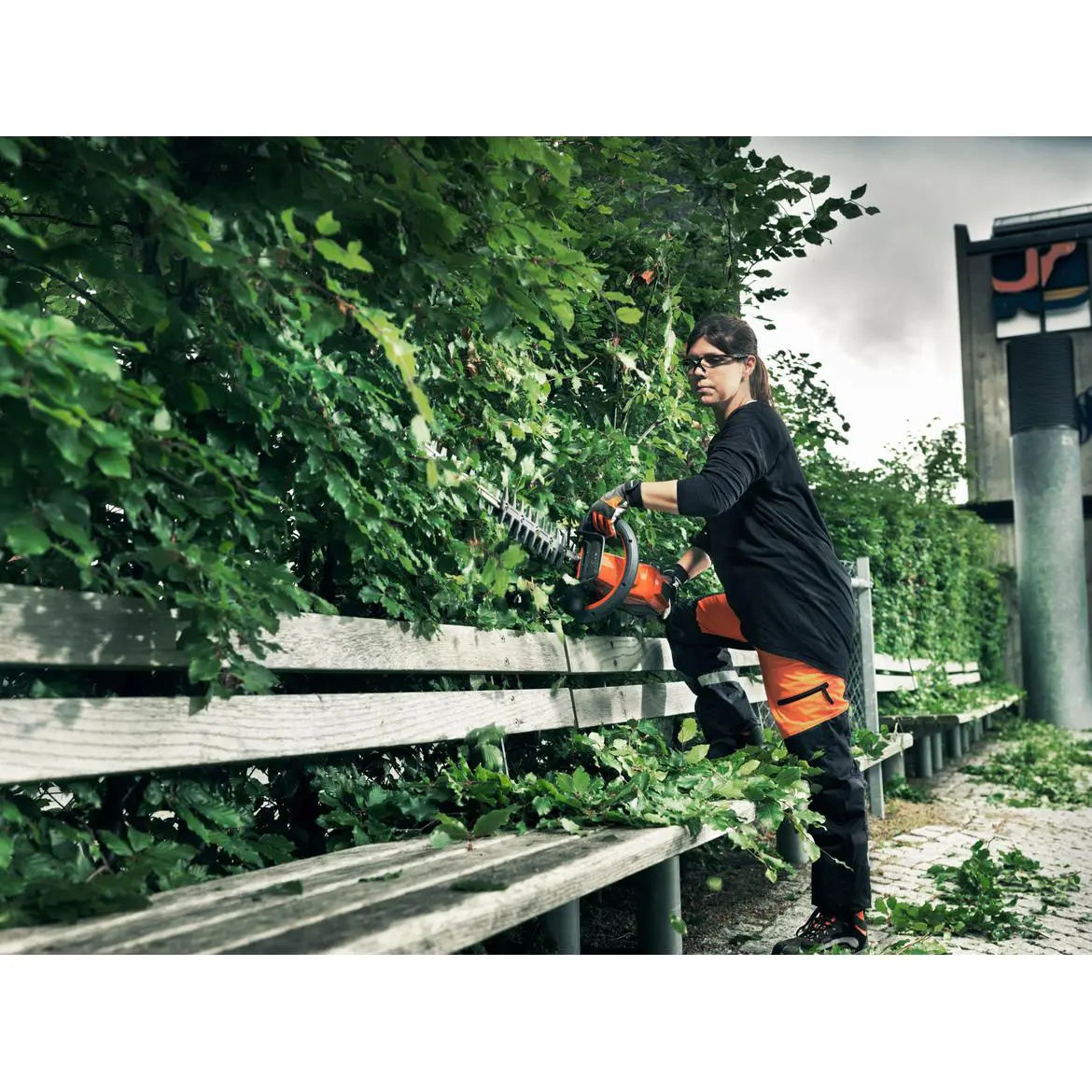 Husqvarna 520iHD70 70cm/27.5" Battery Hedge Trimmer - Image 3