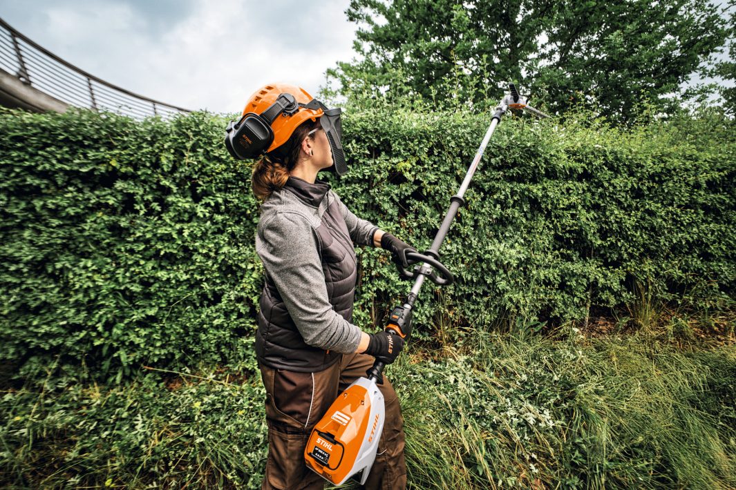 Stihl HLA 140 B Battery Long Reach Hedge Trimmer - Image 4
