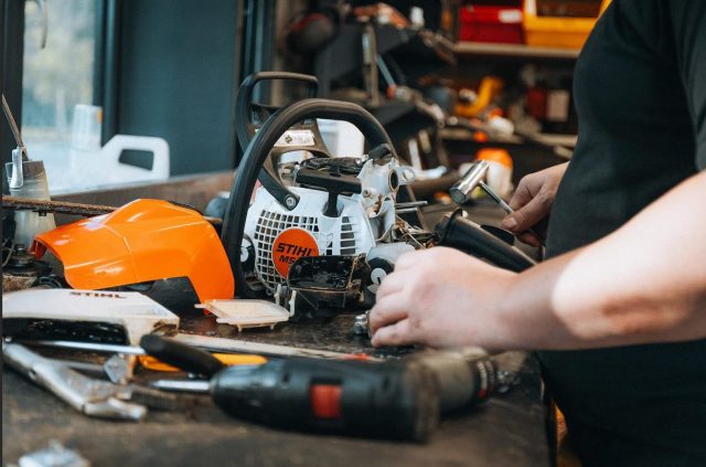 Do you have any machinery that needs a little TLC? Swing by the HB Arb Garage for sharpening, changing your chain, general service, or repairs.

We even have an in-house auto mower specialist, Simon! 👋

For more information, head to our website. Linked in our bio.

#HoneyBros #HoneyBrothers #HBArbGarage