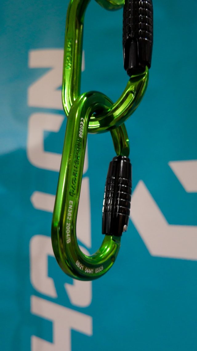 The @notchequipment carabiner challenge is back at this week’s Arb Show. 

Come and have a go, test those skills and see how quickly you can get it done. Lots of prizes to be won!! 

#notchequipment #honeybros #arbshow #arborist #arblife