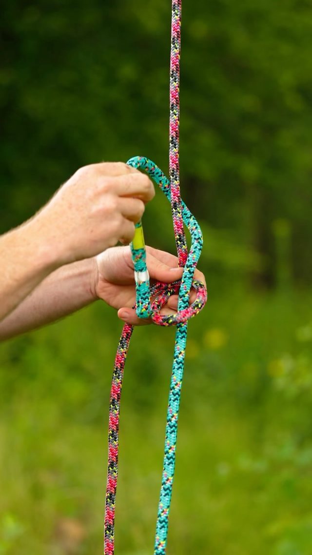 Send up a line using a bowline. 

If the climber needs the rigging line tied on or a 2nd *cough* 3rd line, this is one way to get a rope tied on and it not slip out. 

And while we’ve got ya here. Get any spliced rope above 20 metres and get 2 FREE At Height carabiners 👀😘

#honeybros #bowline #knots #arborist #arblife
