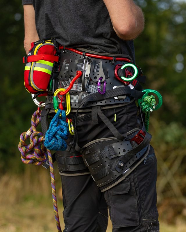 📣 NEW FROM DMM 📣 

The Kinisi PRO is OUT NOW, the latest addition to the Kinisi range of harnesses from @dmm_wales 

The Kinisi PRO offers bridge length adjustment via knotted bridges, in a range of lengths, for different modes of use and fine-tuning positioning. Bridge configurations permit stacked knots or side-by-side knots for double bridges or a single bridge. Exceptional ergonomics and beautifully engineered hardware, everything you’d expect from DMM.

#dmmwales #dmmprofessional #honeybros #arborist #treeclimber #arbgear