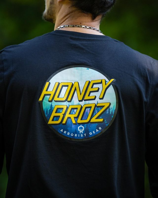 Fresh Honey Bros merch!! 🫶🏻🥳🍯🐝

Grab this long sleeve stunner now while stocks last. 

@atattooedarborist making em look good 🤌

#honeybros #merchdrop #arblife #arbgear #treeclimber