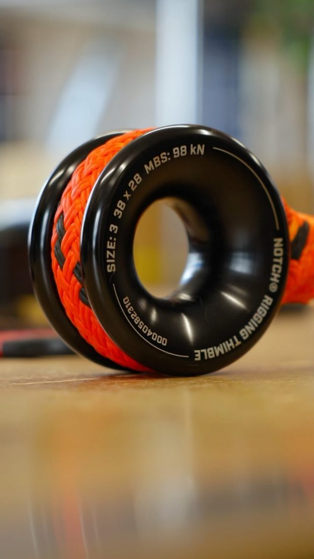 Pumpkin Spliced Gear 🤤🎃

@professor_splice splices up the @ropelogic Sterling Kraken Dead Ringer - 22mm - 5m

Tis the season for all things orange. 

#honeybros #rigging #splicing #splicer #arborist #treegear #arborist #arblife