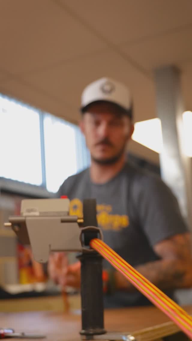 @atattooedarborist splicing up your life 🙌

Working on a @teufelbergertreecare Drenaline. 

Always a pleasure watching the splice team creating magic. 

#honeybros #splicing #arblife #treecare #arborist #climbinggear #climbingrope #teufelbergertreecare