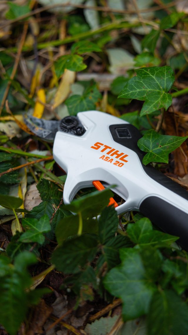 The Stihl ASA 20 Powered Secateurs. Available now at Honey Brothers.

@conan_tree goes through some of the features and why they might be a handy addition to your pruning kit. 

#honeybros #stihlgb #stihl #secateurs #treepruning #arborist #pruning