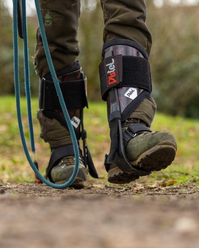 NEW DROP!! Introducing the NEW @distelforst Carbon 3.1 Climbing Spikes 🤤

Available now at HB in 3 versions: Velcro Straps, Leather Straps and Click Strap. 

Find out more in store or online!!

#distelforst #honeybros #climbingspikes #climbingspurs #arborist #treework #treeclimbing #arbgear