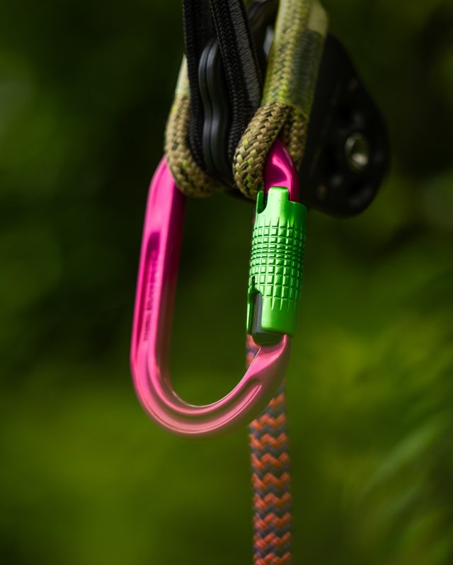 📢 Limited Time Offer - FREE Tree Punk Carabiner…

Buy 20m+ of Spliced Yale Calamine and get a FREE @tree_punk Carabiner.

Offer ends midnight Monday 👀

#honeybros #treepunk #yalerope #climbingrope #climbinggear #arborist #arblife #arbgear