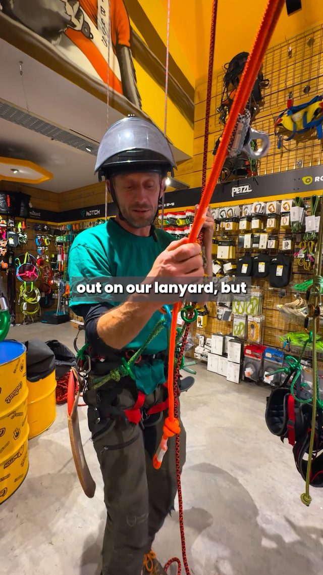 Handy tip from @conan_tree  to maximise your lanyard, using the fidus loop to not side load your carabiner. Get the @dmm_wales Nomad Lanyard in store or online now! #dmmwales #lanyard #arborist #treeclimber #honeybros