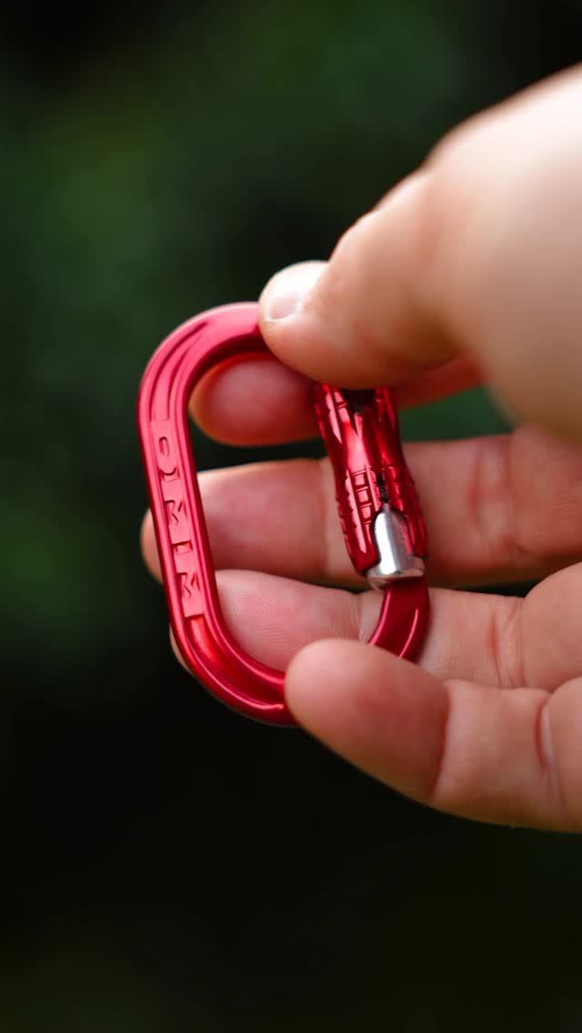 So tiny!!! 🥺

A perfect little stocking filler for all the arborists out there!! 

The @dmm_wales XSRE Locksafe Mini Carabiner 🤌

Shop all gifts now in store or online at HB 🎁

#dmmwales #arborist #treegear #honeybros #carabiner