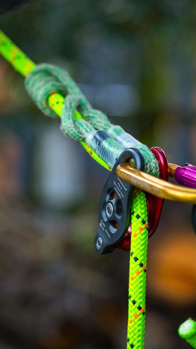 Setting up the @ropelogic Work Pro Lanyard (with snap) using the Wrapstar Eye 2 Eye (75cm) and DMM Pinto 2 and Ultra O

🪢 Hitch: Catalyst

#honeybros #ropelogic #dmmwales #treegear #lanyard