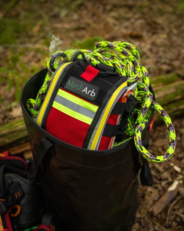 The MediArb® Rescue Trauma Pouch can be kept in your rescue kit on-site and is ready to be attached in an emergency.

▪️For the quick and efficient treatment of potential catastrophic injuries in your surroundings.

▪️Equipped with some of the greatest military-grade medical equipment to handle a significant haemorrhage.

▪️Contents are securely kept neat and tidy using elasticated pockets.

This kit can be easily attached to both your leg and harness, making it especially beneficial during aerial rescue operations.

Having ready access to the right supplies enables first responders to administer quick and effective first aid when necessary. By doing this, you can protect the casualty’s life up until you reach the ground where further treatment can be applied.

Grab yours in store or online now!

New dates are now available to book a @mediarbtraining Arborist First Aid Course at HB - Book online.