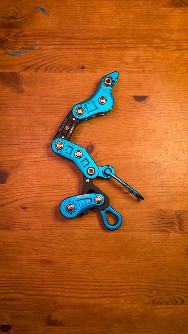 Attaching the @notchequipment Magneato to the Rope Runner Vertec.

#honeybros #notchequipment #arbgear #treegear #arborist