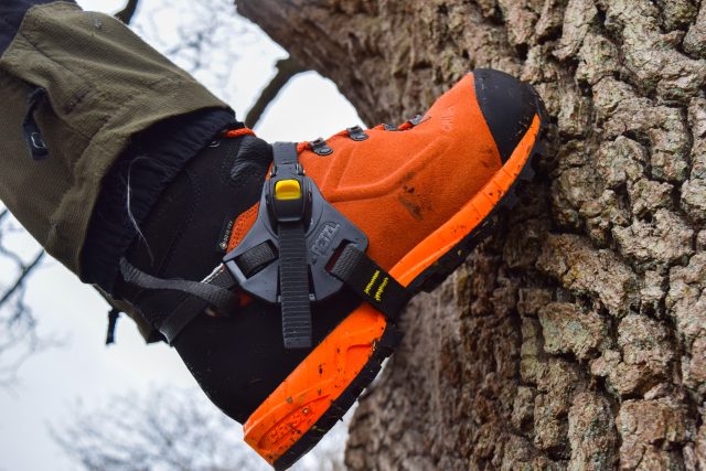 ⚡️ Petzl Pantin Click — Faster. Smoother. Stronger Ascents.
Built for climbers who want maximum efficiency from the very first step off the ground.

Effortless Rope Feed
The Pantin Click glides the rope through cleanly — especially in those first meters where every bit of momentum matters. The self‑cleaning toothed cam grips reliably even on dirty or frozen lines.

Dialed Fit. Instant Adjustments.
With its ratchet buckle + ladder strap system, setup is fast, secure, and easy to tweak throughout the day. The integrated catch keeps your rope exactly where you need it while you climb.

Built for Pros
A stainless‑steel cam, abrasion‑resistant HMPE strap, and fully integrated mechanism keep it durable, clean, and snag‑free. Right‑ and left‑foot versions available.

🔥Why Climbers Love It:
• Reduced fatigue on long ascents
• Fast rope engagement + release
• Works with CROLL, ASCENSION & ASCENTREE
• Compact, tough, and made for real‑world abuse

The Pantin Click isn’t PPE — it’s a performance booster.

#petzl #pantinclick #honeybros #arborist