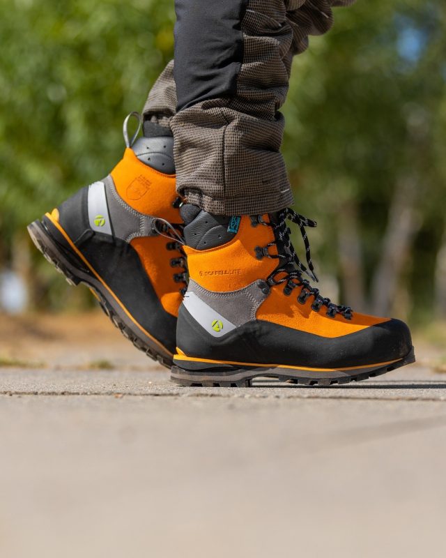 🔥 @arbortecfw  Scafell Lite — the chainsaw boots trusted by climbers who never compromise.

Built for extreme comfort, all‑day support, and serious chainsaw protection, the Scafell Lite is the boot that shows up ready for work… in colours that stand out in the canopy.

🎨 Choose Your Colour. Choose Your Style.
From bold neons to clean classics, Scafell Lite lets you match your gear, elevate your look, and stay visible where it matters most.

💪 Why arborists love them:
• Lightweight but insanely tough
• Chainsaw protection you can rely on
• Exceptional ankle support for climbing + ground work
• Waterproof, breathable & built to last
• Grip that locks onto the tree, the branch, or the forest floor
Whether you're pruning, climbing, or smashing out big removals — Scafell Lite keeps your feet protected, comfortable, and ready for whatever the job throws at you. 🌳👟⚡️

💬 Which colour are you rocking? Drop it below! ⬇️🔥

#honeybros #arbortec #chainsawboots #arborist